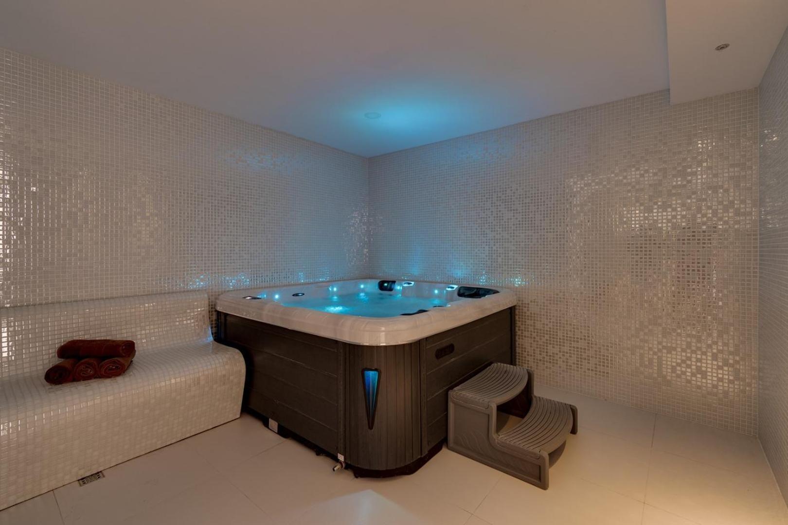 Luxury Villa Lucas With Heated Pool, Whirlpool, Sauna, 14 Pax Podstrana Exterior foto