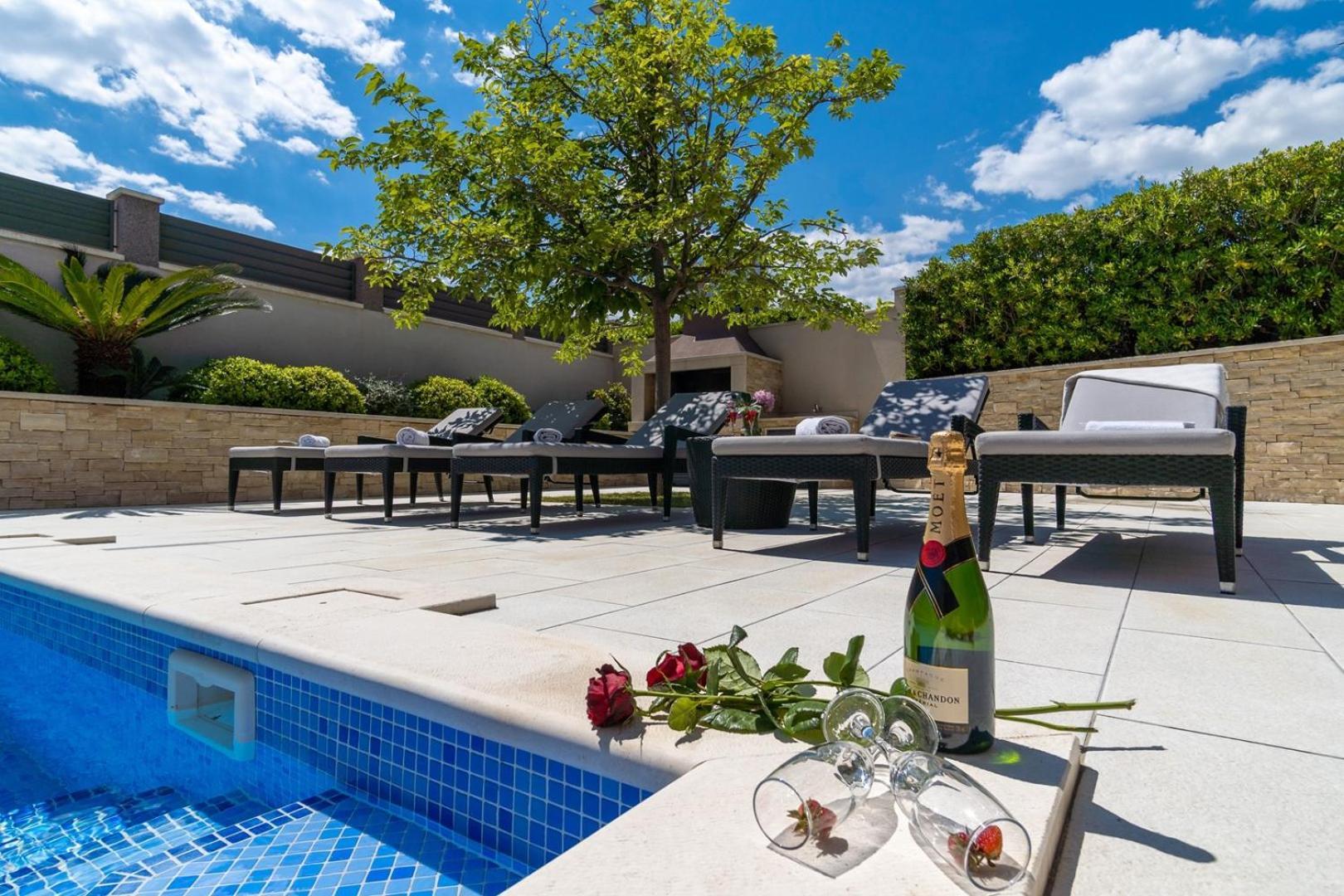 Luxury Villa Lucas With Heated Pool, Whirlpool, Sauna, 14 Pax Podstrana Exterior foto
